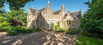 Charming, family sized period Villa 5 minutes from the beach