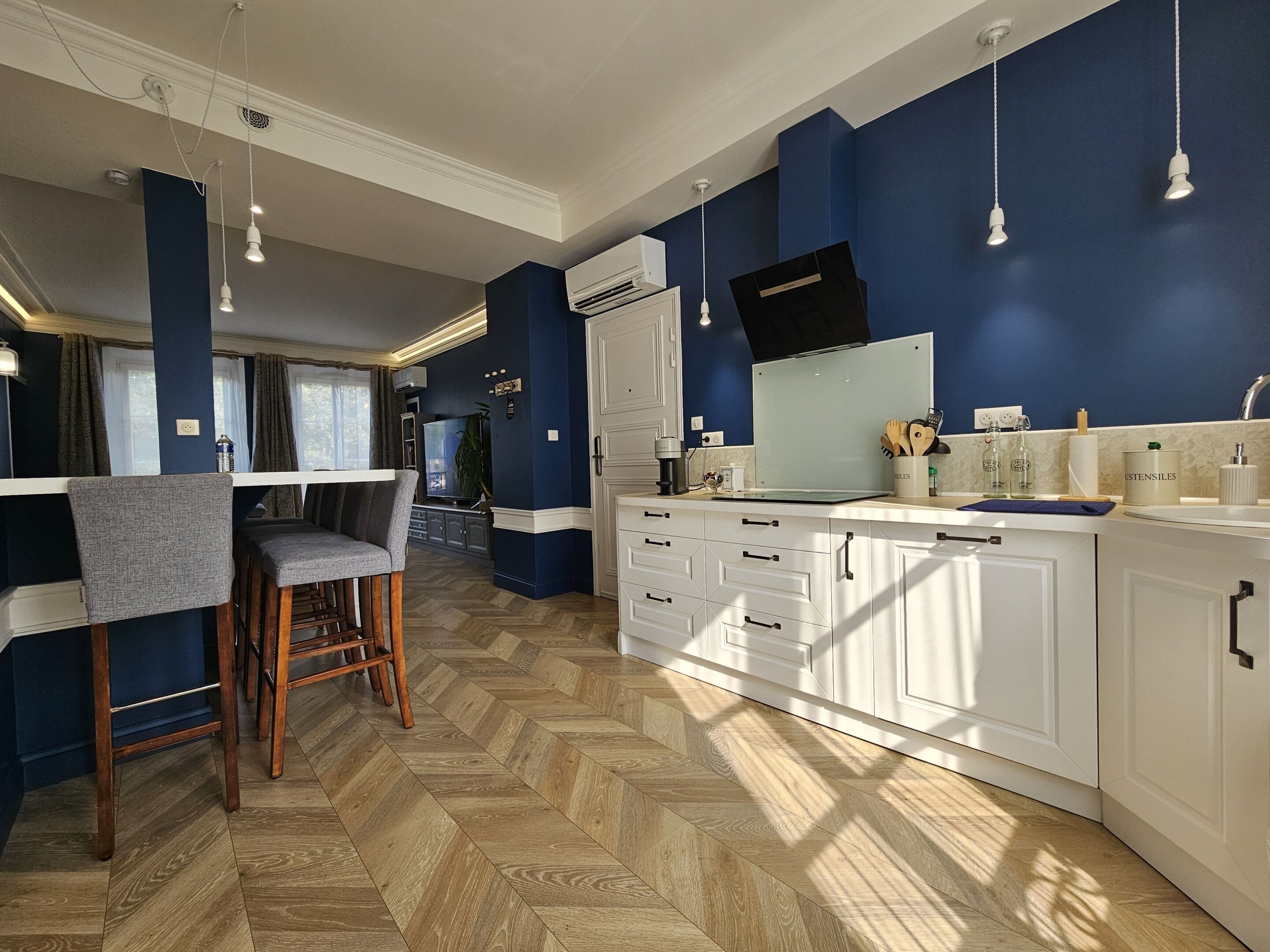 Fridge, microwave, oven, dishwasher