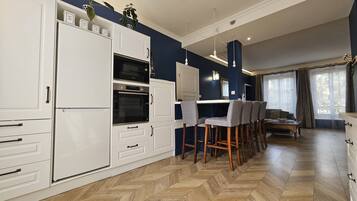 Fridge, microwave, oven, dishwasher