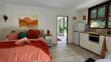 1 室のベッドルーム、デスク、アイロン / アイロン台、WiFi (無料)