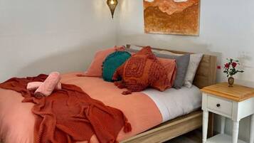 1 slaapkamer, een bureau, een strijkplank/strijkijzer, gratis wifi