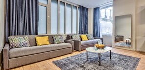 Älytelevisio, DVD-soitin, kirjoja