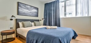 4 Schlafzimmer, Zimmersafe, Schreibtisch, Bügeleisen/Bügelbrett