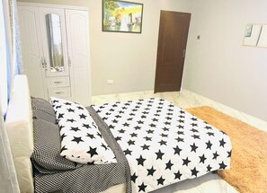1 Schlafzimmer, Schreibtisch, Bügeleisen/Bügelbrett, kostenloses WLAN