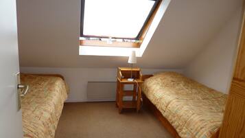 1 chambre, fer et planche Ă repasser