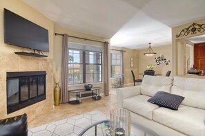 智能电视、壁炉