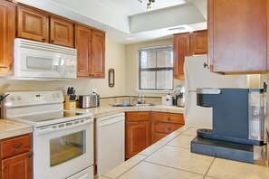 冰箱、微波炉、烤箱、炉灶