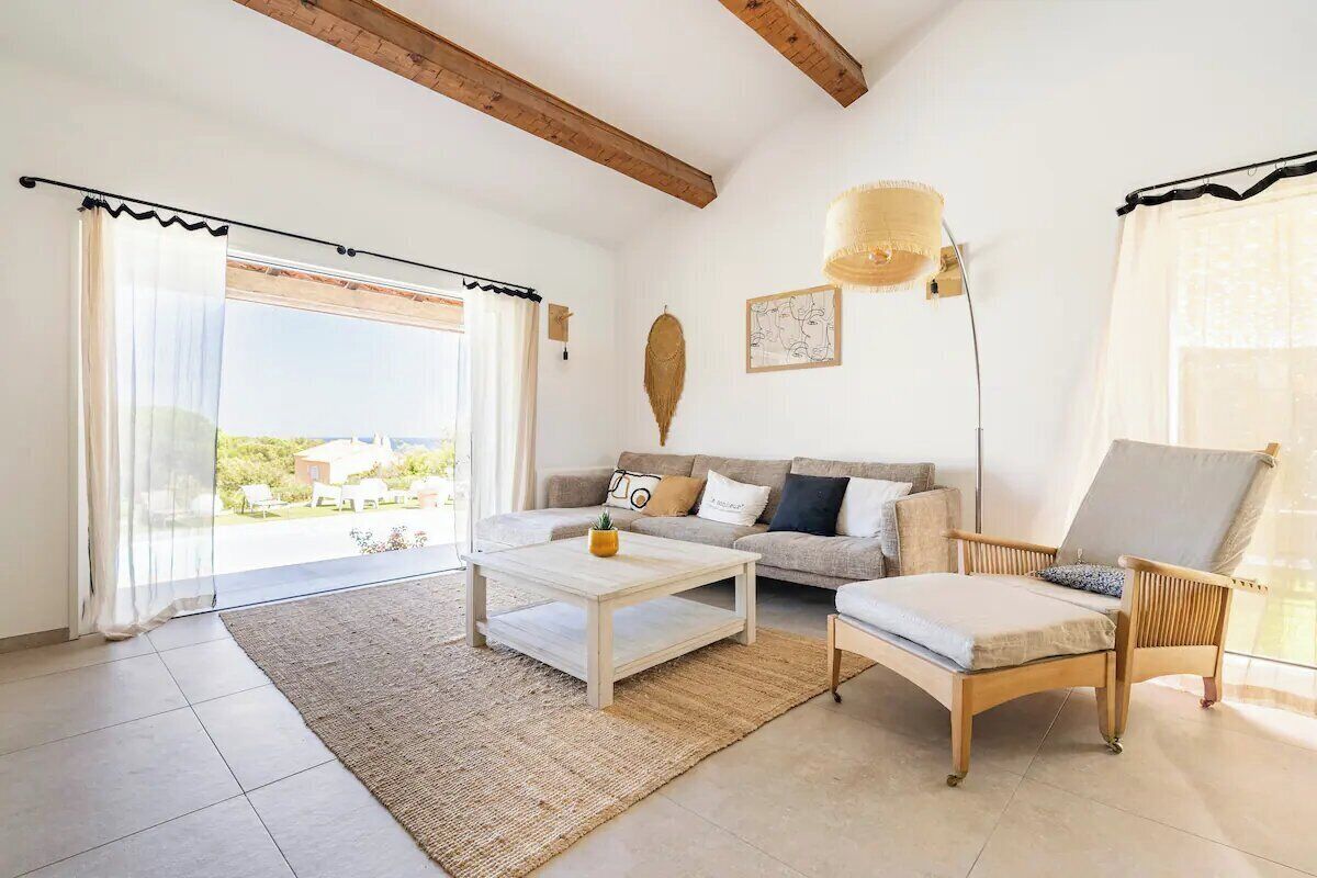 Smart TV, fireplace, table tennis, books