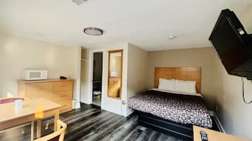 Basic Single Room | 1 bedroom, desk, blackout drapes, free WiFi