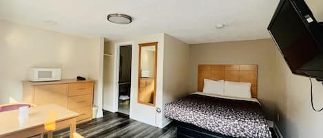 Basic Single Room | 1 bedroom, desk, blackout drapes, free WiFi