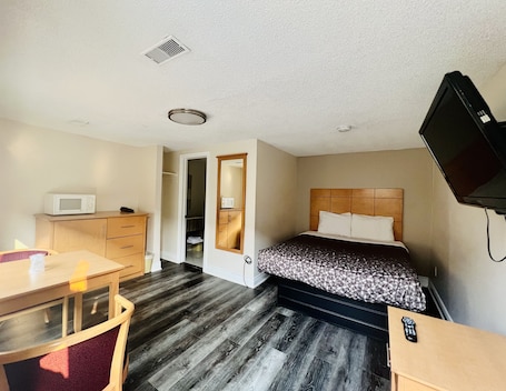 Basic Single Room | 1 bedroom, desk, blackout drapes, free WiFi