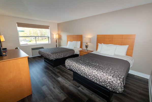 Escritorio, cortinas blackout, wifi gratis y ropa de cama