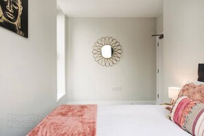 3 habitaciones, tabla de planchar con plancha y wifi gratis