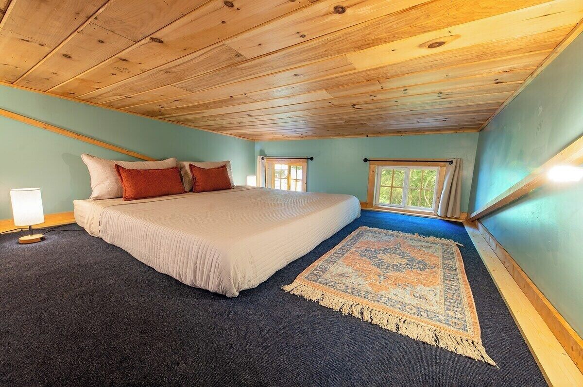 1 bedroom, desk, travel crib, free WiFi