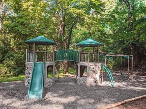 Children’s area - Lookout tiny one-of-a-kind cabin with private spa (Chattanooga)