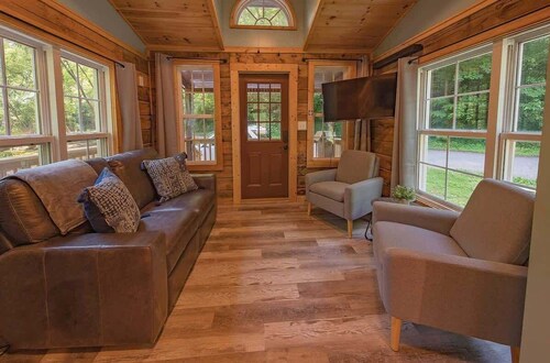 Lookout tiny one-of-a-kind cabin with private spa