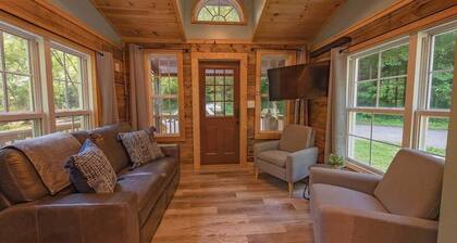 Lookout tiny one-of-a-kind cabin with private spa