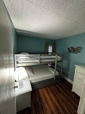 2 dormitorios, tabla de planchar con plancha, wifi gratis y ropa de cama