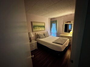 2 dormitorios, tabla de planchar con plancha, wifi gratis y ropa de cama