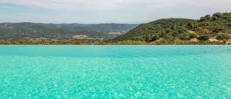 Außenpool (je nach Saison geöffnet)