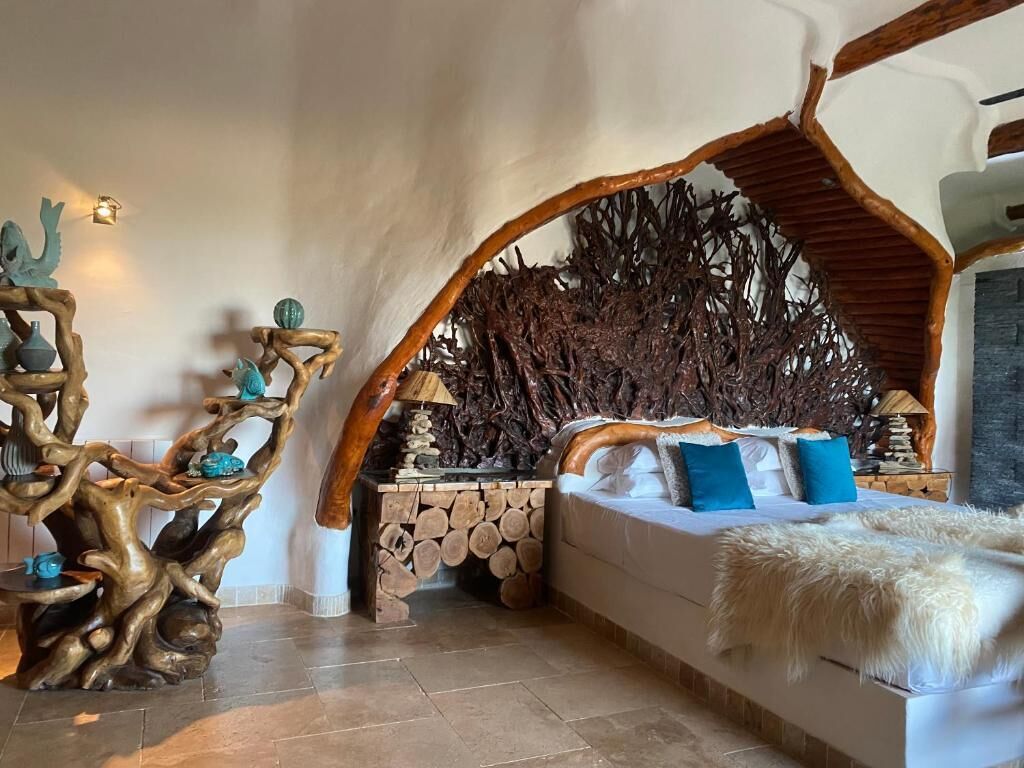 In-room safe, free WiFi, bed sheets
