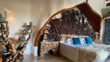 In-room safe, free WiFi, bed sheets