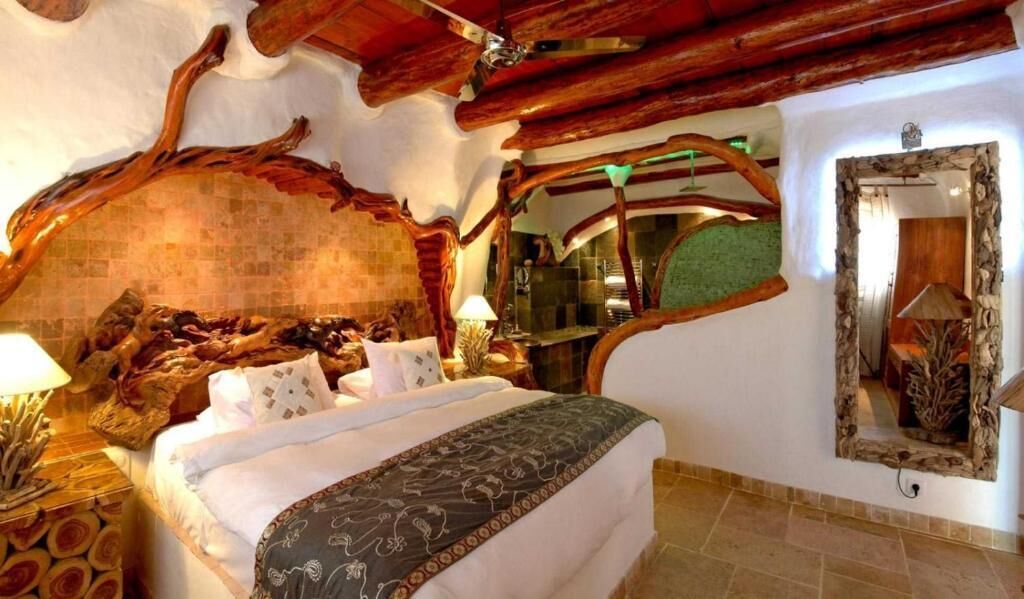 In-room safe, free WiFi, bed sheets