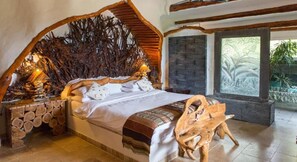 In-room safe, free WiFi, bed sheets