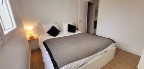 2 bedrooms, iron/ironing board, WiFi - Domino 1 Superbement rénové - 2 chambres - Terrasse à 300m plage, commerces (Le Grau-du-Roi)