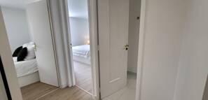 2 bedrooms, iron/ironing board, WiFi