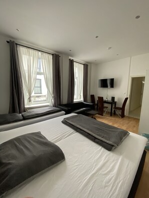 2 Schlafzimmer, Schreibtisch, kostenloses WLAN, Bettwäsche