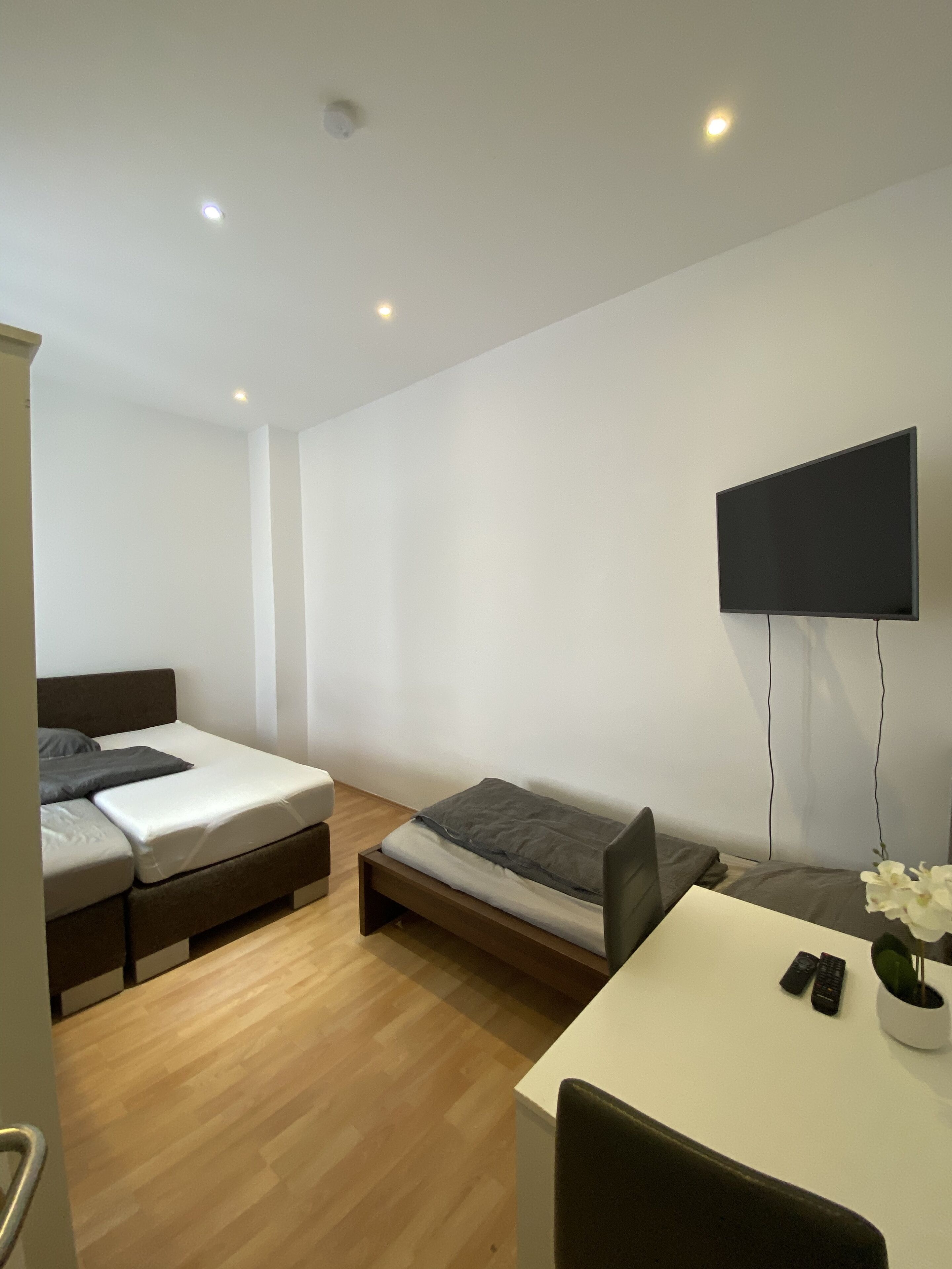 2 bedrooms, desk, free WiFi, bed sheets