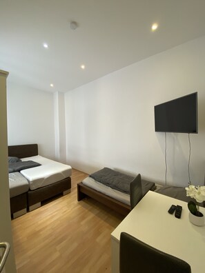 2 Schlafzimmer, Schreibtisch, kostenloses WLAN, Bettwäsche