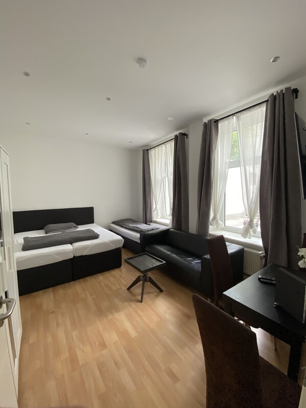 2 Schlafzimmer, Schreibtisch, kostenloses WLAN, Bettwäsche