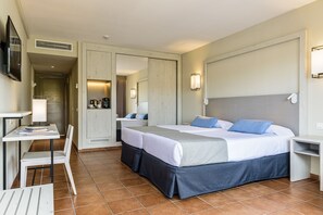 Habitación doble | Minibar, escritorio, tabla de planchar con plancha y wifi gratis