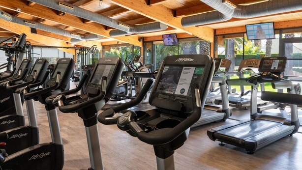 A gym with multiple treadmills, exercise bikes, and a variety of fitness equipment. - Oassium Hotel at Estival Park (Vila-Seca)