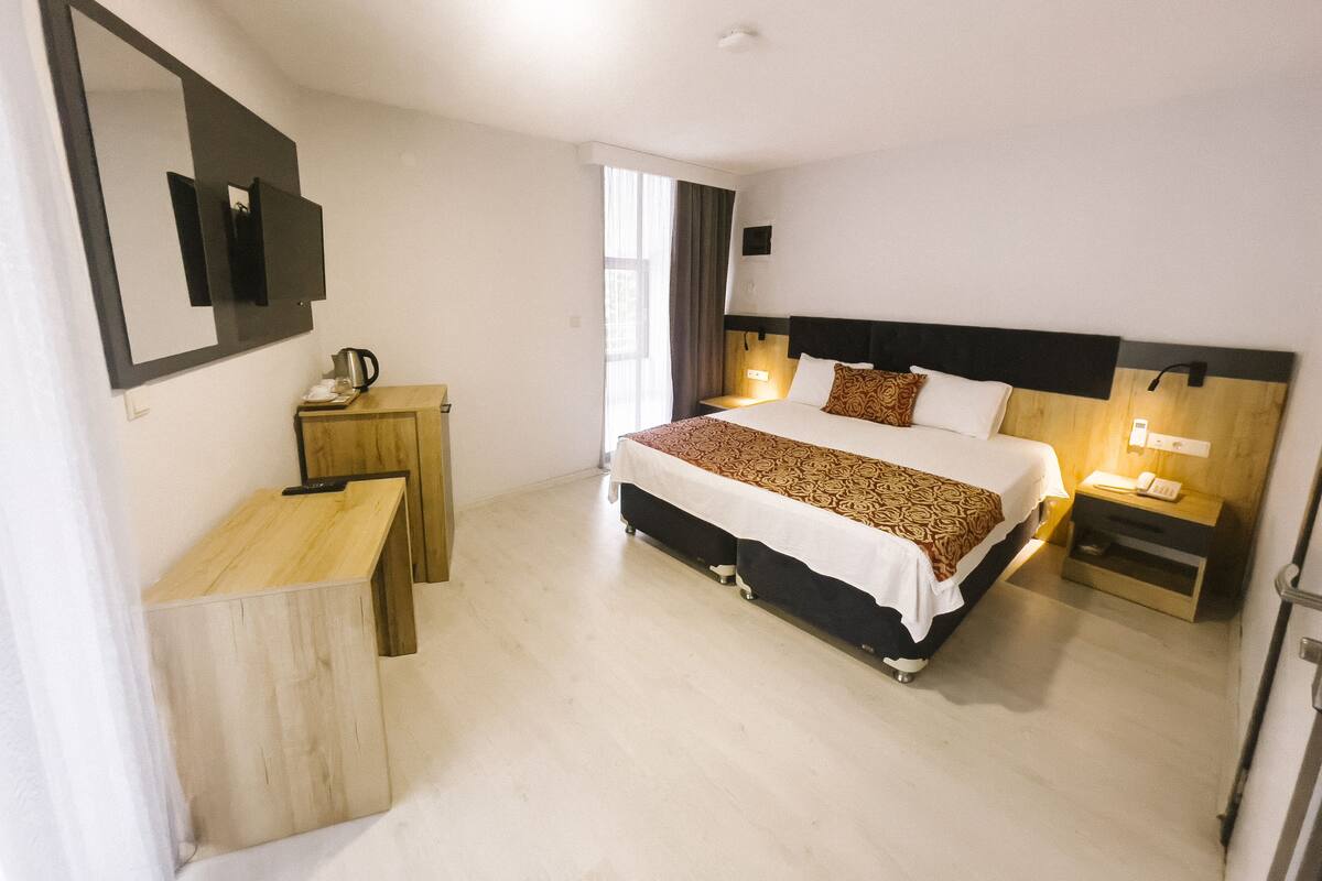 Free WiFi, bed sheets
