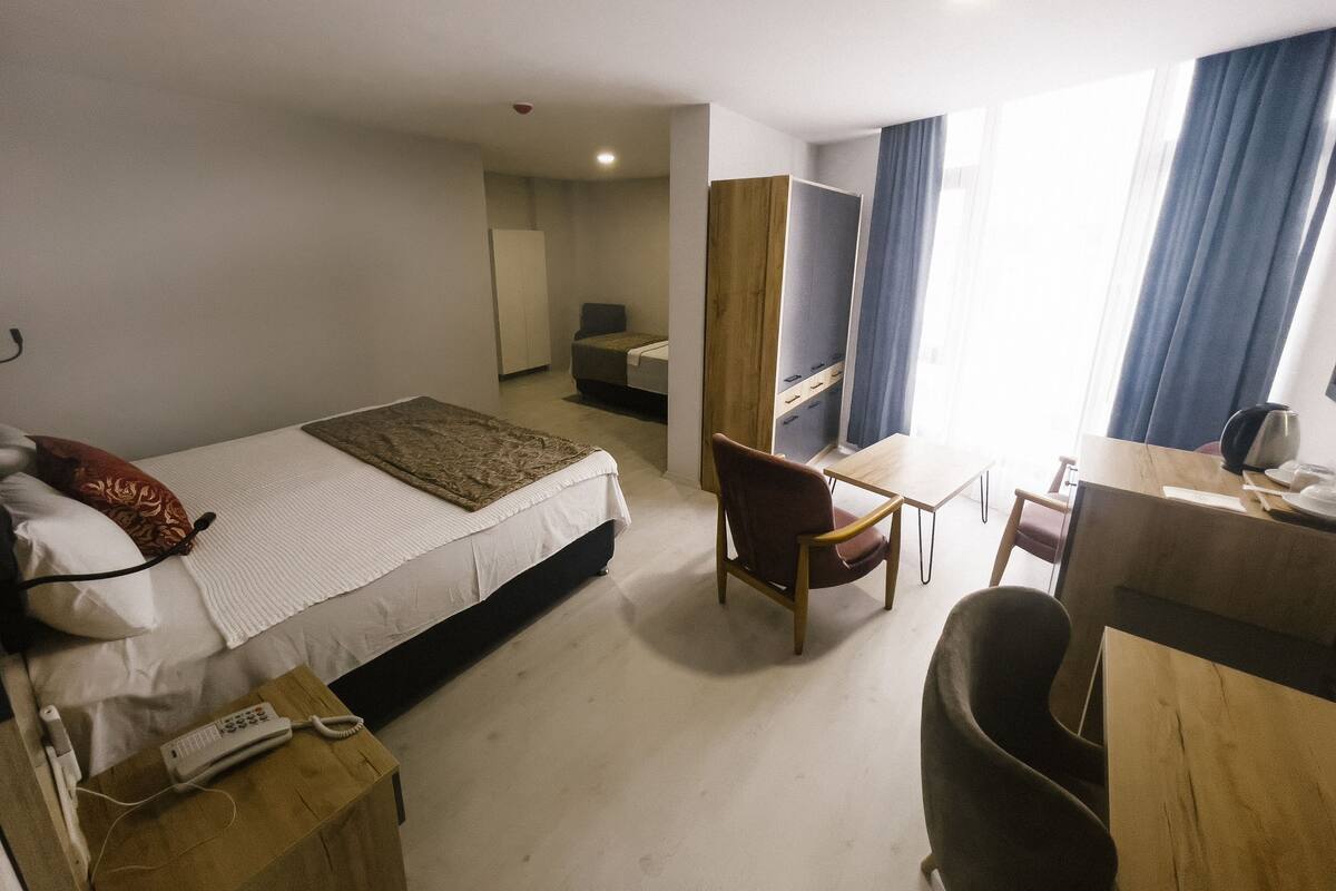 Free WiFi, bed sheets