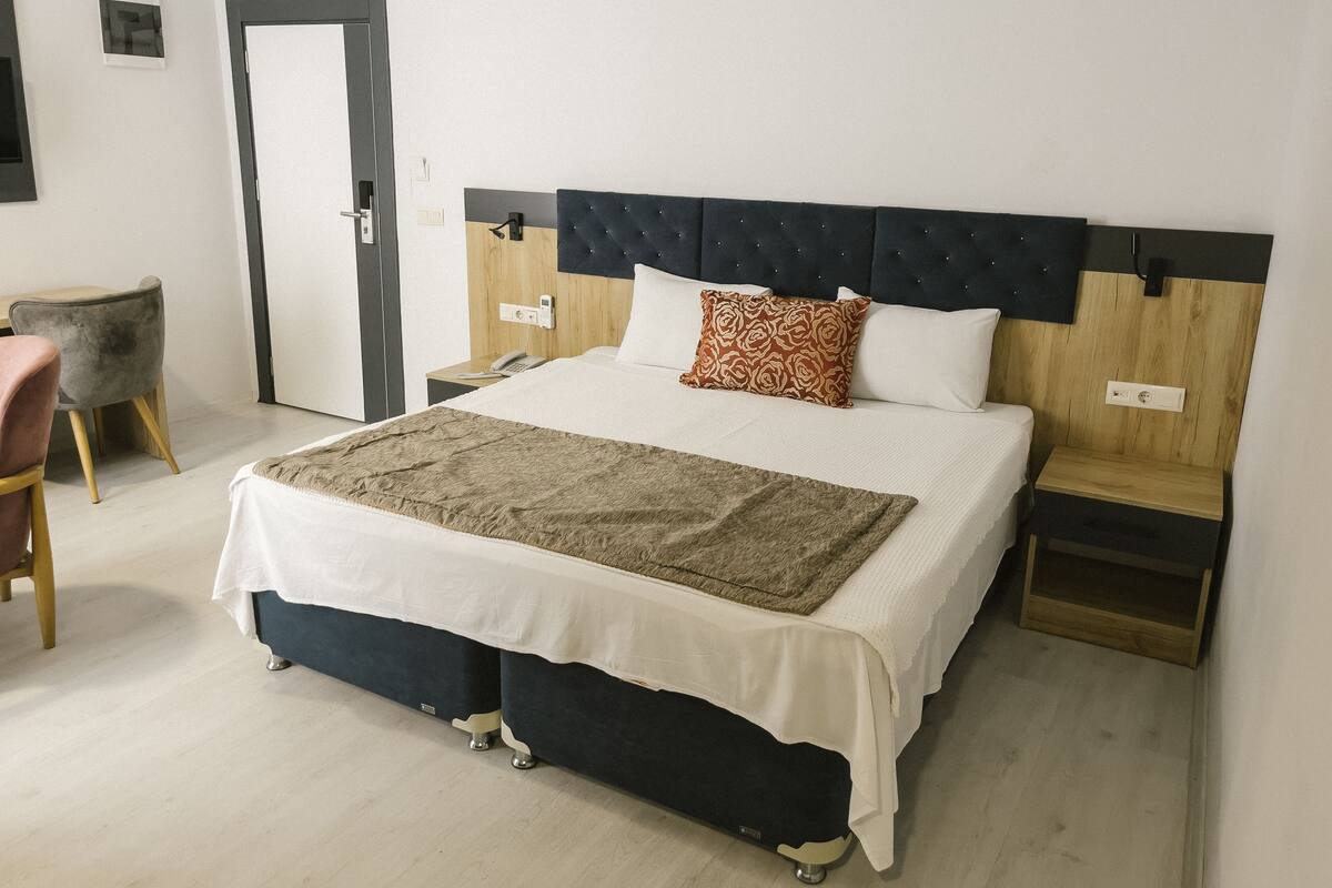 Free WiFi, bed sheets