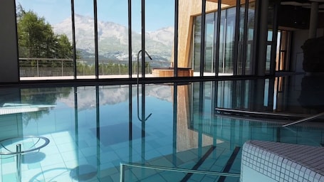 Sauna, hot tub, steam room, hot springs, massages