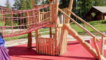 Children’s play area – outdoor