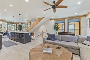 Smart TV, fireplace, video games, table tennis