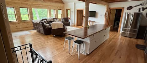 Smart TV, fireplace, computer monitors