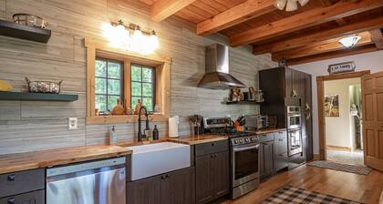 Red Barn Lodge with a Boat slip at Leach Lake