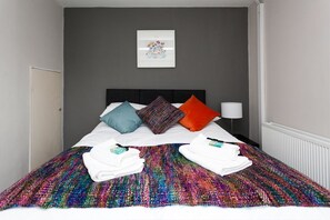 4 Schlafzimmer, Schreibtisch, Bügeleisen/Bügelbrett, Reisekinderbett