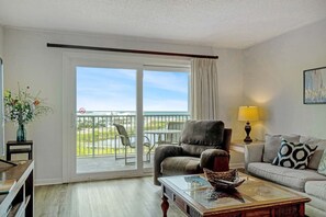 Smart TV - Emerald Oasis w/ Gulf Views, Pools, Hot Tubs (Destin)