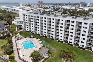 Exterior - Emerald Oasis w/ Gulf Views, Pools, Hot Tubs (Destin)