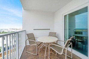 Outdoor dining - Emerald Oasis w/ Gulf Views, Pools, Hot Tubs (Destin)