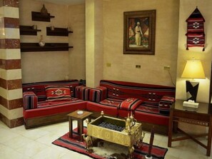 Living room - Al Waleed Hotel (Amman)