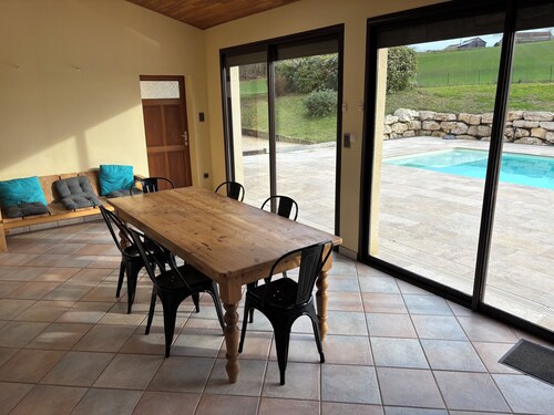 Maison de charme avec piscine chauffée Dordogne. Animaux de compagnie acceptés !